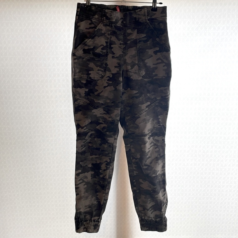 Spanks Meduim Camo Cuffed Cargos